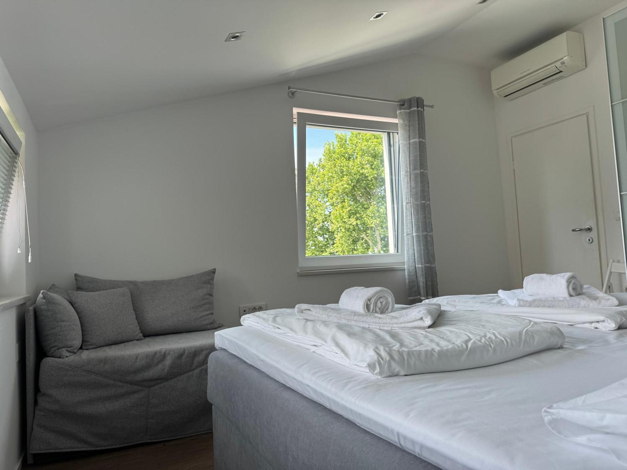 Apartments & Rooms Artemus Belveder 科佩尔 客房 照片